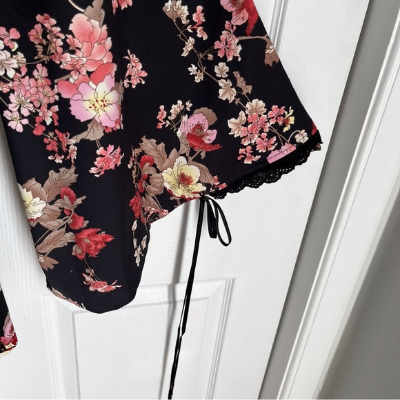 BODY LINE SHORT FLORAL KIMONO JACKET - Picture 7 of 16